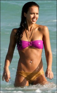 jessica alba bikini bicolore