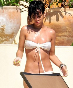 rihanna bikini bandeau blanc